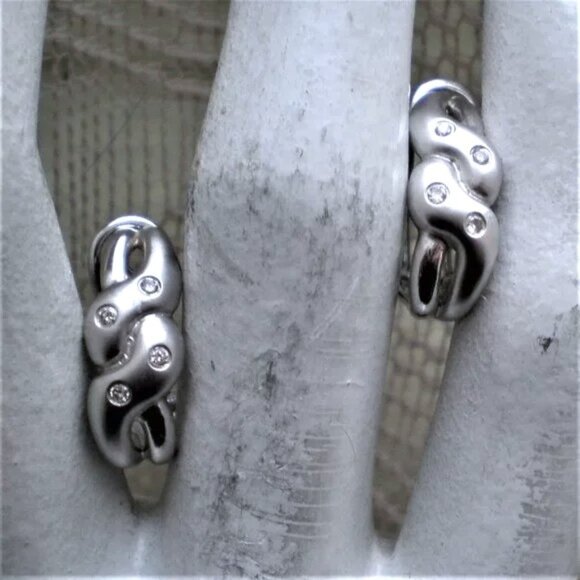 Vintage Solid 14K 585 White Gold Burnished Diamond Cluster Omega Back Earrings - Picture 1 of 6